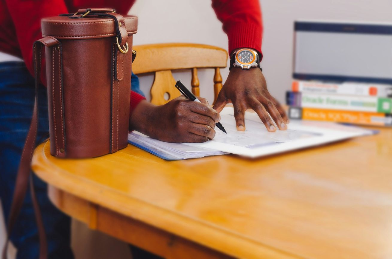 Dicas Essenciais para Criar um Contrato de Prestação de Serviços Simples e Eficiente